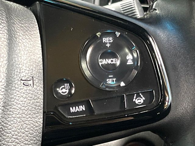 【アダプティブクルーズコントロール】高速道路での長距離走行が楽に!!自動で速度を保つクルーズコントロールが、衝突軽減システムと連携し、前方の車両を感知して車間を保つように速度調節してくれます!!