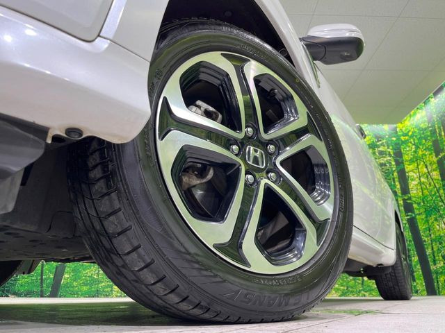 �y����17�C���`�A���~�z�C�[���z�O�ςɃ}�b�`���������A���~�z�C�[���𑕒����Ă���܂��B�e��ЊO�A���~�z�C�[����A�X�^�b�h���X�^�C�����戵�����Ă���܂��B���񂲑��k����������