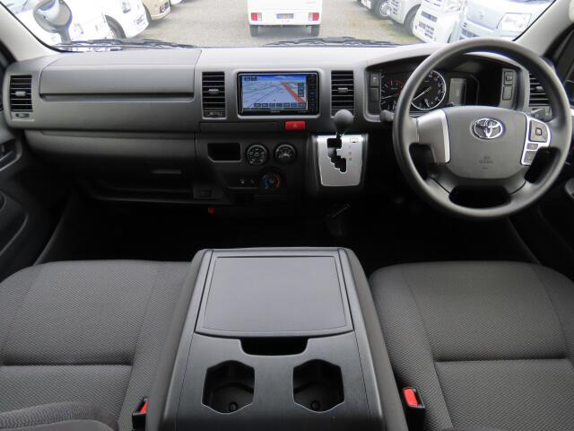 ���O���̐��|�E�K���X�n�{�f�B�R�[�e�B���O��CAR�N���[�j���O���Ǝ҂��{�H�������܂��̂ő�ϐ����B�I���b�N�X�����Ԃł݂͂Ȃ��܂ɉ��K�ȃh���C�u�����񑩁B