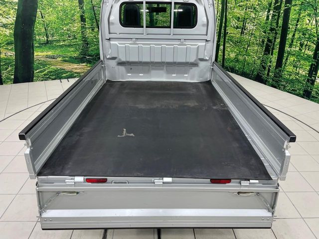 積み下ろしのしやすいデッキにはたっぷりと荷物を積み込んでいただけます。遊びから仕事まで、様々なシーンで頼れます♪