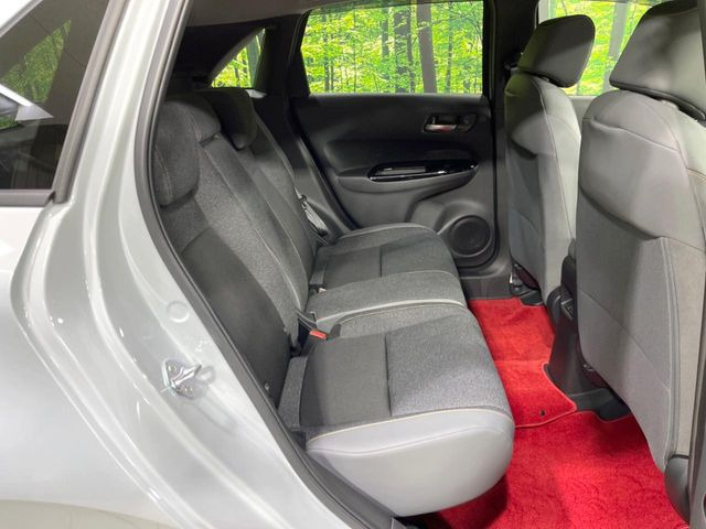 後部座席も気になるようなキズ・汚れやへたり等、大きなダメージはなく、良好な状態です。