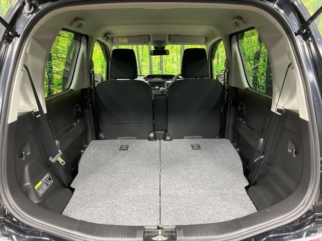後席を格納すると、これだけの広さが!シーンに合わせたシートアレンジで、大きな荷物も積むことが出来ます♪