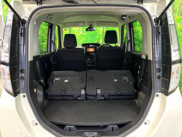 ���ڃV�[�g�͑O��X���C�h���\�ł��B���ɉ�����Α������L������������A�O�ɋl�߂�Α傫�ȃ��Q�b�W�X�y�[�X���m�ۂł��܂��B�V�[���ɉ����Ďg�������ł��邩��Ƃ��Ă��֗��ł���