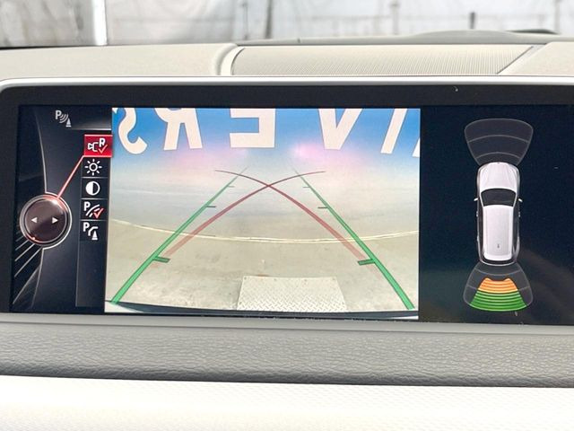 ●ガイドライン付きバックカメラ:不安な駐車もこれで安心!ガイドライン付きなので狭い箇所での駐車もラクラクです!