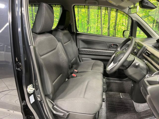 運転席シート廻りは使用感も少なく、良好な状態となっています。丁寧に使われていたことがよくわかりますね。