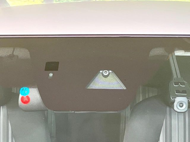 �yi-ACTIVESENSE�z���s���ɑO���̎ԗ�����F�����A�Փ˂������Ȏ��͌x��ƃu���[�L�ŏՓˉ���Ɣ�Q�y�����A�V�X�g�B�����S�Ƀh���C�u�����y���݂��������܂��B