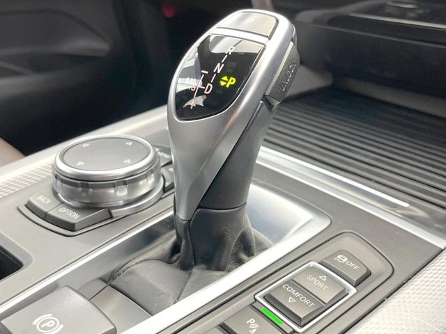 ●MTモード付きAT:通常は自動でおこなわれる変速(ギアチェンジ)をドライバーの操作によって意図的に変えられるシステムです。より一層普段のドライブをお楽しみいただけます!