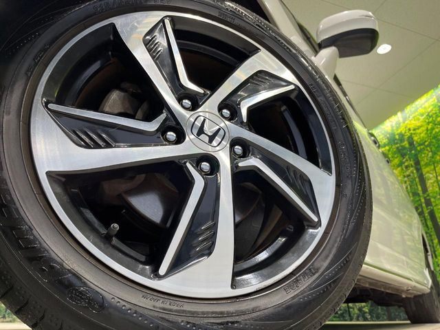 �y����17�C���`�A���~�z�C�[���z�O�ςɃ}�b�`���������A���~�z�C�[���𑕒����Ă���܂��B�e��ЊO�A���~�z�C�[����A�X�^�b�h���X�^�C�����戵�����Ă���܂��B���񂲑��k����������