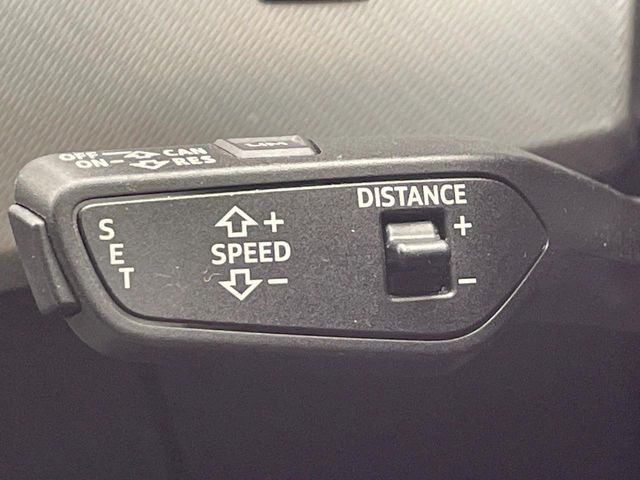 ●アダプティブクルーズコントロール:前の車との車間距離を一定にとりつつ、一定速度で自動走行してくれる次世代のクルーズコントロール!主に高速道路や自動車専用道路で使用する便利な機能です!