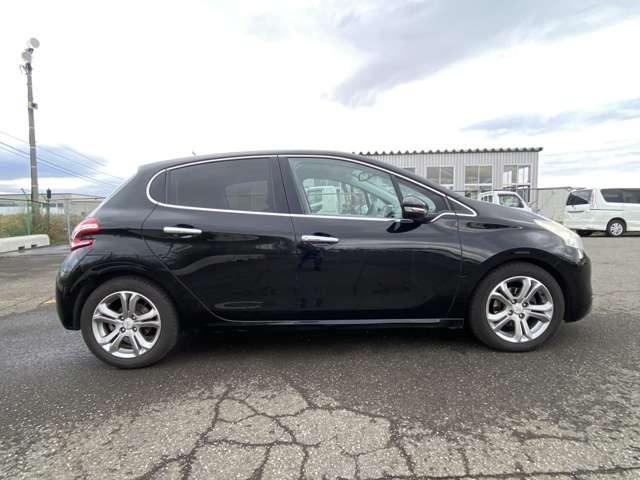 もっと車両情報が知りたい!クルマの写真が見たい!など遠慮なくお申し付けください!フリーダイヤル:0078-6002-007611