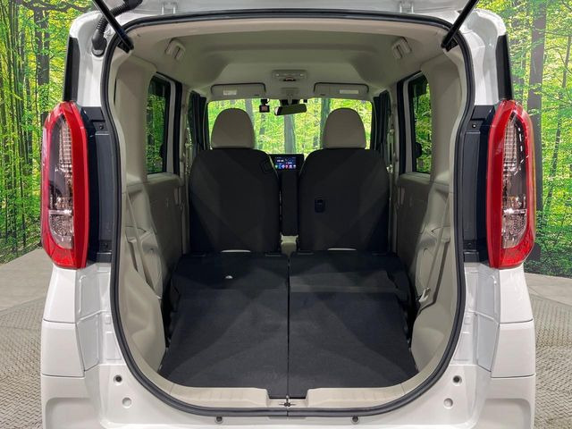 後席を格納すると、これだけの広さが!シーンに合わせたシートアレンジで、大きな荷物も積むことが出来ます♪