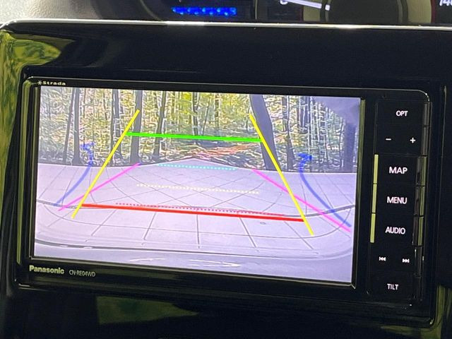 【バックカメラ】駐車時に後方がリアルタイム映像で確認できます。大型商業施設や立体駐車場での駐車時や、夜間のバック時に大活躍!運転スキルに関わらず、今や必須となった装備のひとつです!