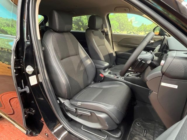 �y�n�[�t���U�[�V�[�g�z�������ƍ���S�n�𗼗������l�C�̃V�[�g���w�ʁE���ʂ̃t�@�u���b�N�f�ނ́A�ʋC���̗ǂ��⊊��ɂ����ɗD��Ă��܂��B�C���╞���ɍ��E���ꂸ���K�ɂ���肢�������܂��B