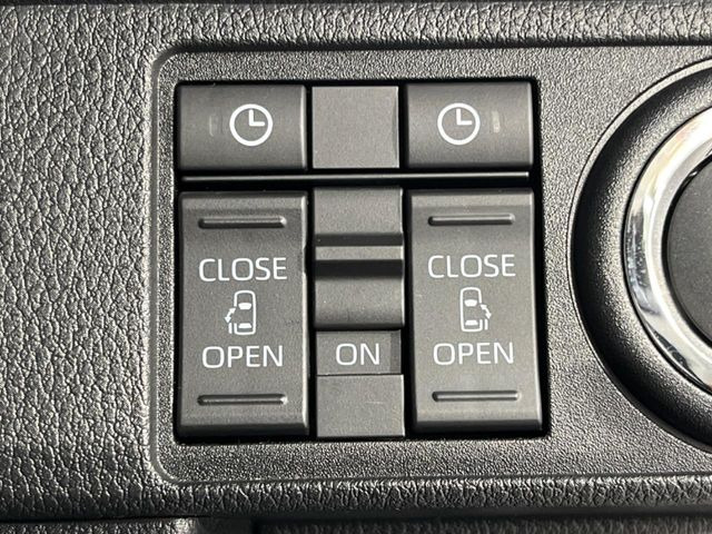 【両側パワースライドドア】スマートキーや運転席のスイッチで後席両側スライドドアの開閉が可能♪電動だから力を入れてドアを開ける必要が無く、小さなお子様でも簡単に開け閉めでき快適です♪