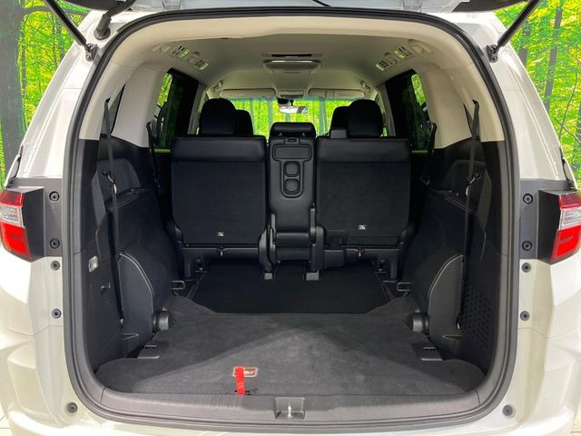 ���i�̂���������ʋ΁A���}���ɏ\���ȉ׎��X�y�[�X���m�ۂ��Ă���܂��B�Z�J���h�V�[�g��|���ƁA�傫�ȉו��̐ύڂ��\�ł���