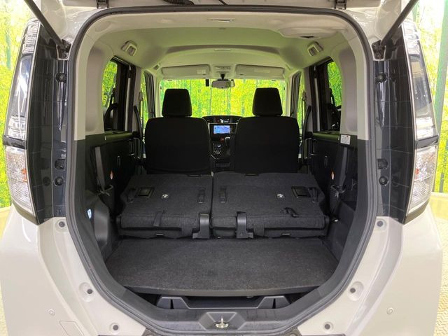 後席を格納すると、これだけの広さが!シーンに合わせたシートアレンジで、大きな荷物も積むことが出来ます♪