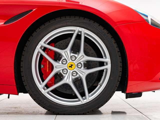 ���X�͍����A���Ԑ��X�����炱�������ɗ͂����Ă��܂��B�J�X�^���˗��͂��Ƃ��e��R�[�f�B���O��Ƃ�Ԍ������ȂǁA���������̂��q�l���炨�₢���킹������A���p���𒸂��Ă���܂��B