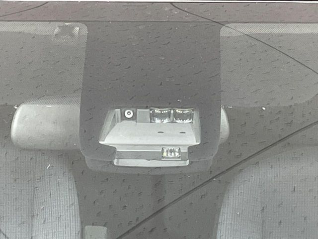 �y�g���^�Z�[�t�e�B�Z���X�z���s���ɑO���̎ԗ�����F�����A�Փ˂������Ȏ��͌x��ƃu���[�L�ŏՓˉ���Ɣ�Q�y�����A�V�X�g�B�����S�Ƀh���C�u�����y���݂��������܂��B