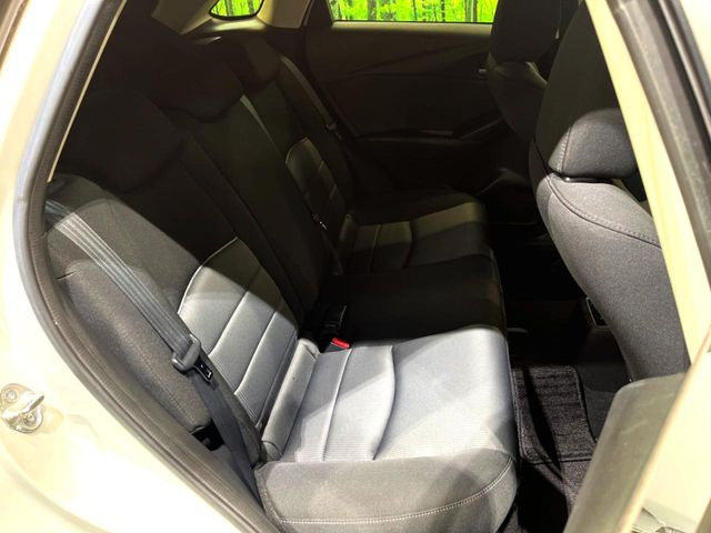 後部座席も気になるようなキズ・汚れやへたり等、大きなダメージはなく、良好な状態です。
