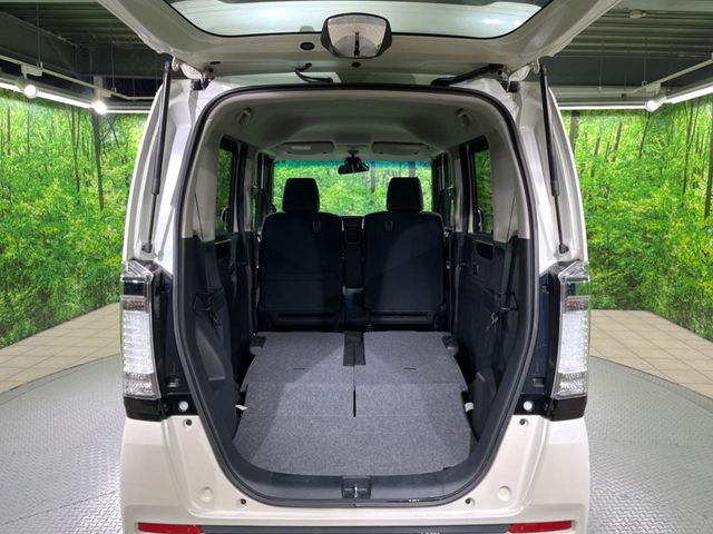 普段のお買い物や通勤、送迎等に十分な荷室スペースを確保しております。セカンドシートを倒すと、大きな荷物の積載も可能です♪