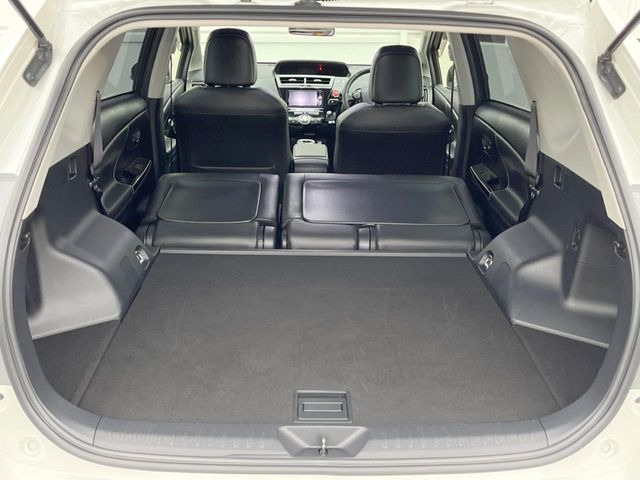 後席を格納すると、これだけの広さが!シーンに合わせたシートアレンジで、大きな荷物も積むことが出来ます♪