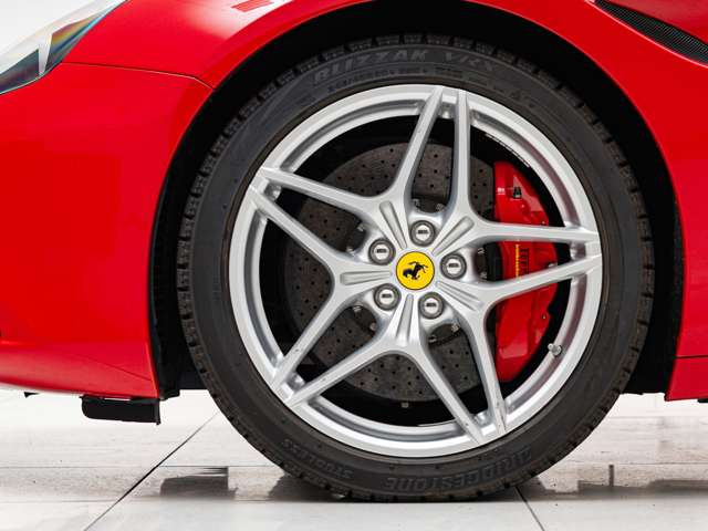 ���X�͍����A���Ԑ��X�����炱�������ɗ͂����Ă��܂��B�J�X�^���˗��͂��Ƃ��e��R�[�f�B���O��Ƃ�Ԍ������ȂǁA���������̂��q�l���炨�₢���킹������A���p���𒸂��Ă���܂��B