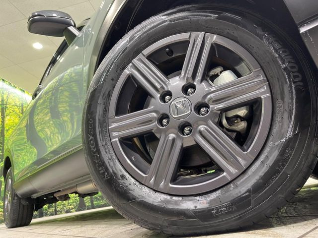 【純正16インチアルミホイール】外観にマッチした純正アルミホイールを装着しております。各種社外アルミホイールや、スタッドレスタイヤも取扱いしております。是非ご相談ください♪