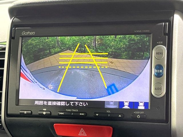 【バックカメラ】駐車時に後方がリアルタイム映像で確認できます。大型商業施設や立体駐車場での駐車時や、夜間のバック時に大活躍!運転スキルに関わらず、今や必須となった装備のひとつです!