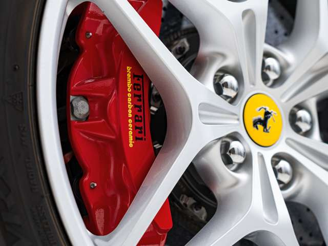 ���X�͍����A���Ԑ��X�����炱�������ɗ͂����Ă��܂��B�J�X�^���˗��͂��Ƃ��e��R�[�f�B���O��Ƃ�Ԍ������ȂǁA���������̂��q�l���炨�₢���킹������A���p���𒸂��Ă���܂��B