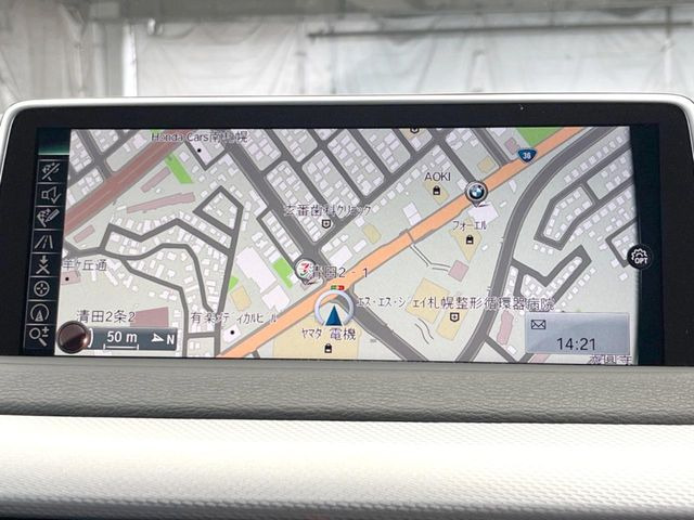 ●純正ナビ:一体感のあるナビは、高級感ある車内を演出してくれます。Bluetooth再生などオーディオ機能も充実しておりますので、運転もより楽しめます♪