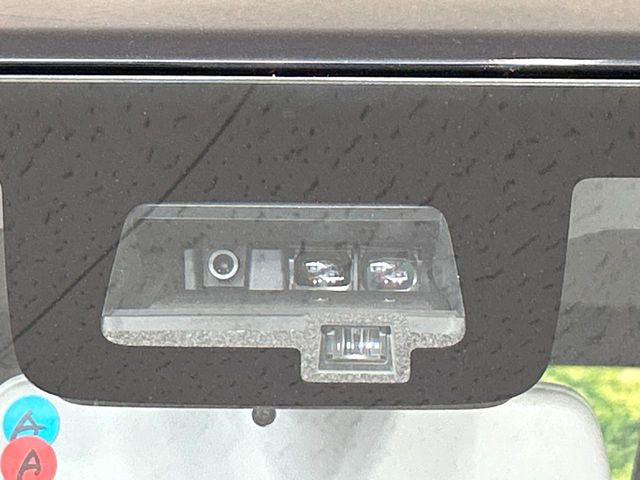 【スズキ セーフティサポート】走行中に前方の車両等を認識し、衝突しそうな時は警報とブレーキで衝突回避と被害軽減をアシスト。より安全にドライブをお楽しみいただけます。