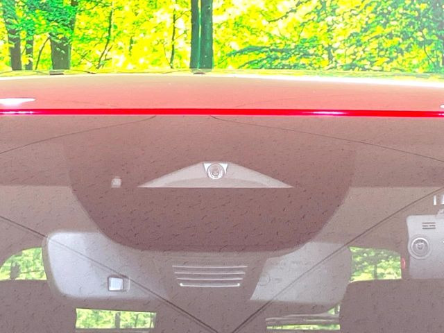 �y�X�}�[�g�u���[�L�T�|�[�g�z���s���ɑO���̎ԗ�����F�����A�Փ˂������Ȏ��͌x��ƃu���[�L�ŏՓˉ���Ɣ�Q�y�����A�V�X�g�B�����S�Ƀh���C�u�����y���݂��������܂��B