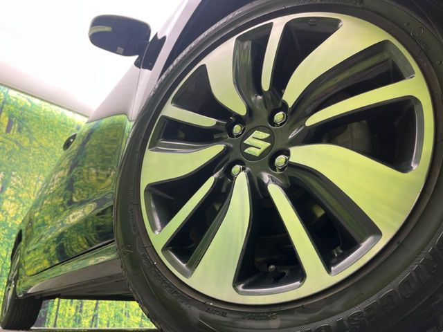 �y����16�C���`�A���~�z�C�[���z�O�ςɃ}�b�`���������A���~�z�C�[���𑕒����Ă���܂��B�e��ЊO�A���~�z�C�[����A�X�^�b�h���X�^�C�����戵�����Ă���܂��B���񂲑��k����������