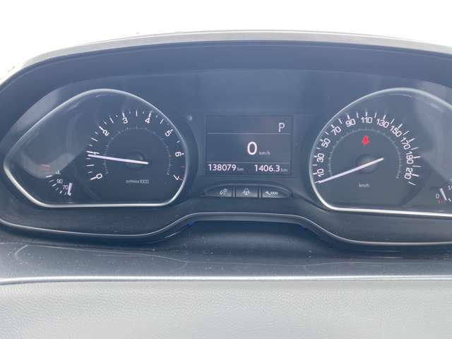 当店は年中無休となっております。営業時間は10:00〜19:00です。