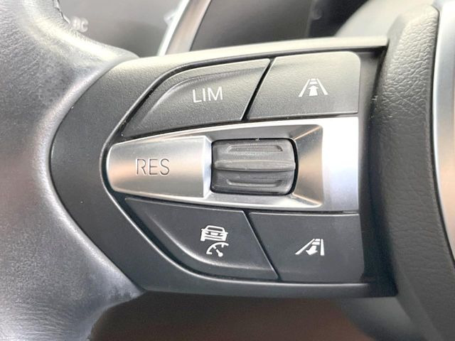 ●レーダークルーズコントロール:前の車との車間距離を一定にとりつつ、一定速度で自動走行してくれる次世代のクルーズコントロール!主に高速道路や自動車専用道路で使用する便利な機能です!