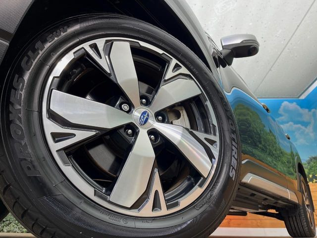 �y����18�C���`�A���~�z�C�[���z�O�ςɃ}�b�`���������A���~�z�C�[���𑕒����Ă���܂��B�e��ЊO�A���~�z�C�[����A�X�^�b�h���X�^�C�����戵�����Ă���܂��B���񂲑��k����������