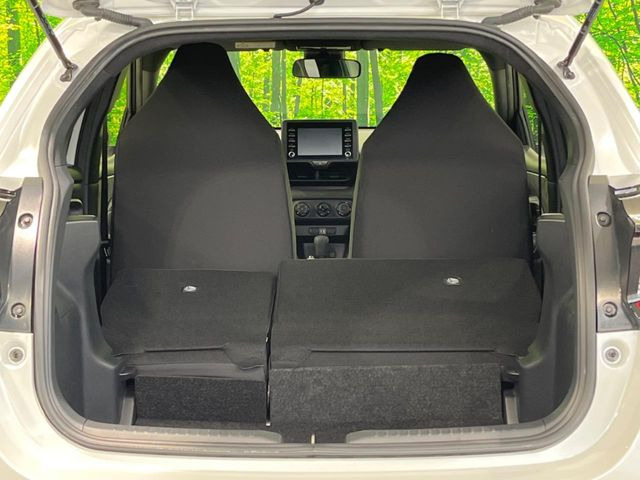 積み下ろしのしやすいデッキにはたっぷりと荷物を積み込んでいただけます。遊びから仕事まで、様々なシーンで頼れます♪