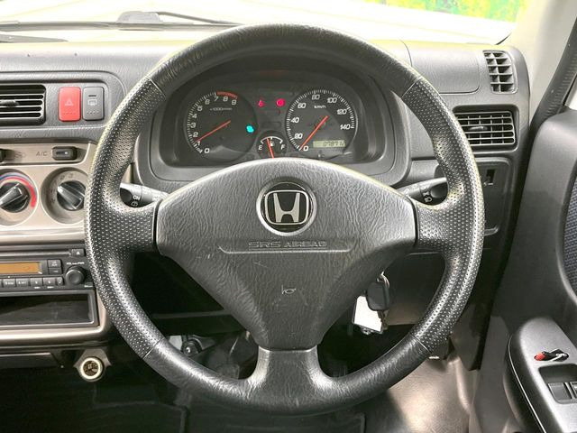 ステアリングも使用感が少なく、きれいな状態となっております♪