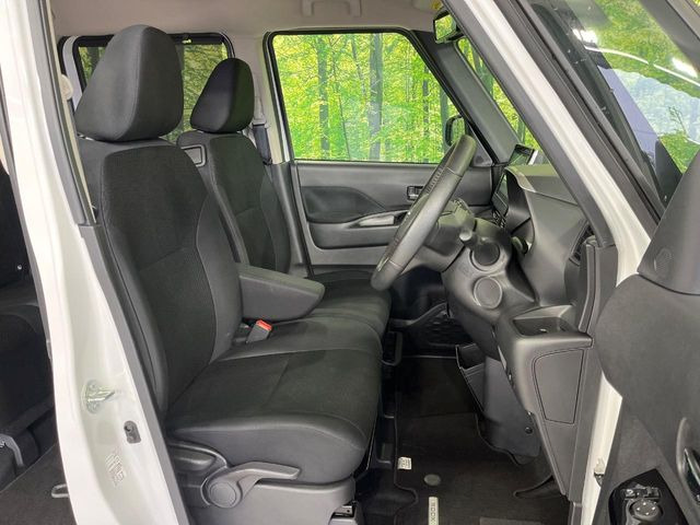 運転席シート廻りは使用感も少なく、良好な状態となっています。丁寧に使われていたことがよくわかりますね。