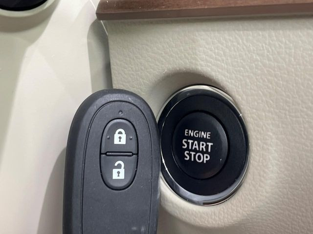 �y�L�[���X�X�^�[�g�V�X�e���z�J�o����|�P�b�g�ɓ��ꂽ�܂܂ł��h�A�̎{���E�������\�ȃX�}�[�g�L�[�𑕔��B�G���W���̃I���E�I�t�����J�M�����o���K�v����������Ƃ��Ă��֗��ł���