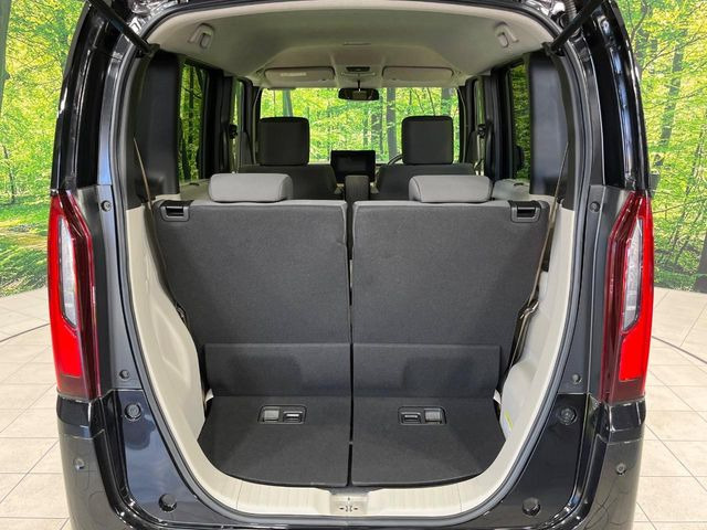 普段のお買い物や通勤、送迎等に十分な荷室スペースを確保しております。セカンドシートを倒すと、大きな荷物の積載も可能です♪