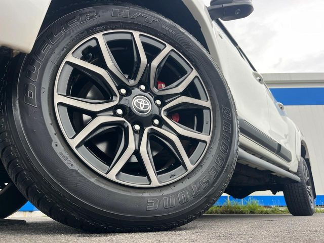 �y����18�C���`�A���~�z�C�[���z�O�ςɃ}�b�`���������A���~�z�C�[���𑕒����Ă���܂��B�e��ЊO�A���~�z�C�[����A�X�^�b�h���X�^�C�����戵�����Ă���܂��B���񂲑��k����������