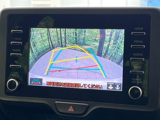 【バックカメラ】駐車時に後方がリアルタイム映像で確認できます。大型商業施設や立体駐車場での駐車時や、夜間のバック時に大活躍!運転スキルに関わらず、今や必須となった装備のひとつです!