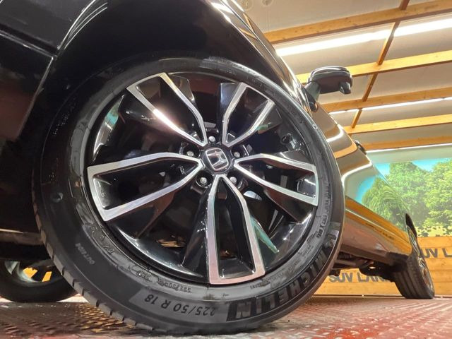 �y����18�C���`�A���~�z�C�[���z�O�ςɃ}�b�`���������A���~�z�C�[���𑕒����Ă���܂��B�e��ЊO�A���~�z�C�[����A�X�^�b�h���X�^�C�����戵�����Ă���܂��B���񂲑��k����������