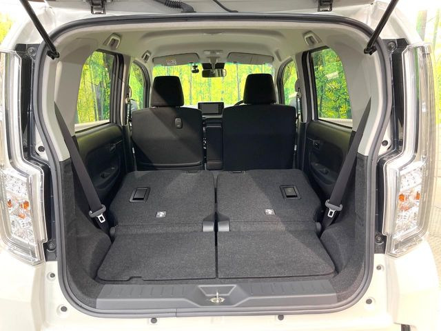 普段のお買い物や通勤、送迎等に十分な荷室スペースを確保しております。セカンドシートを倒すと、大きな荷物の積載も可能です♪