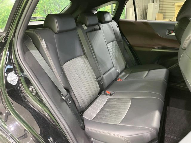 後部座席も気になるようなキズ・汚れやへたり等、大きなダメージはなく、良好な状態です。