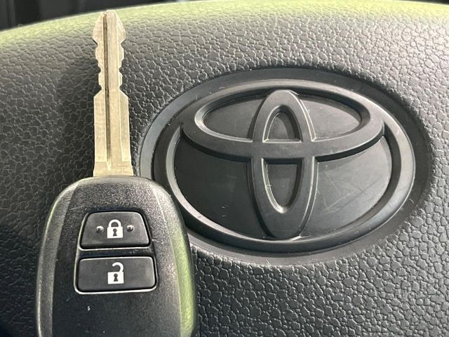 【キーレス】少し離れた場所からでもボタン一つでドアの開錠・施錠ができるのでとっても便利!ドアの鍵穴周りに傷をつけることもありません♪