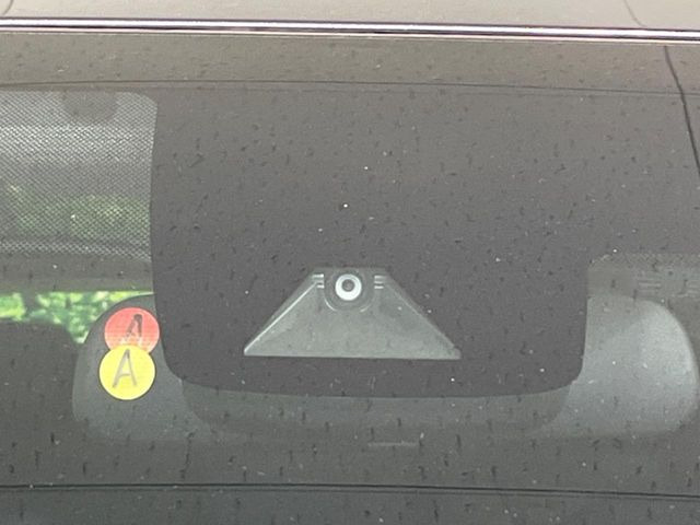 �y�g���^�Z�[�t�e�B�Z���X�z���s���ɑO���̎ԗ�����F�����A�Փ˂������Ȏ��͌x��ƃu���[�L�ŏՓˉ���Ɣ�Q�y�����A�V�X�g�B�����S�Ƀh���C�u�����y���݂��������܂��B