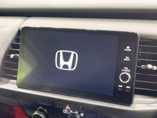 【メーカー純正ナビ】インテリアに溶け込むスタイリッシュな「専用設計」メーカーナビを装備♪視認性や操作性など基本性能にも優れ、より上質なカーライフをお楽しみいただけます。