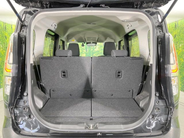 ���i�̂���������ʋ΁A���}���ɏ\���ȉ׎��X�y�[�X���m�ۂ��Ă���܂��B�Z�J���h�V�[�g��|���ƁA�傫�ȉו��̐ύڂ��\�ł���